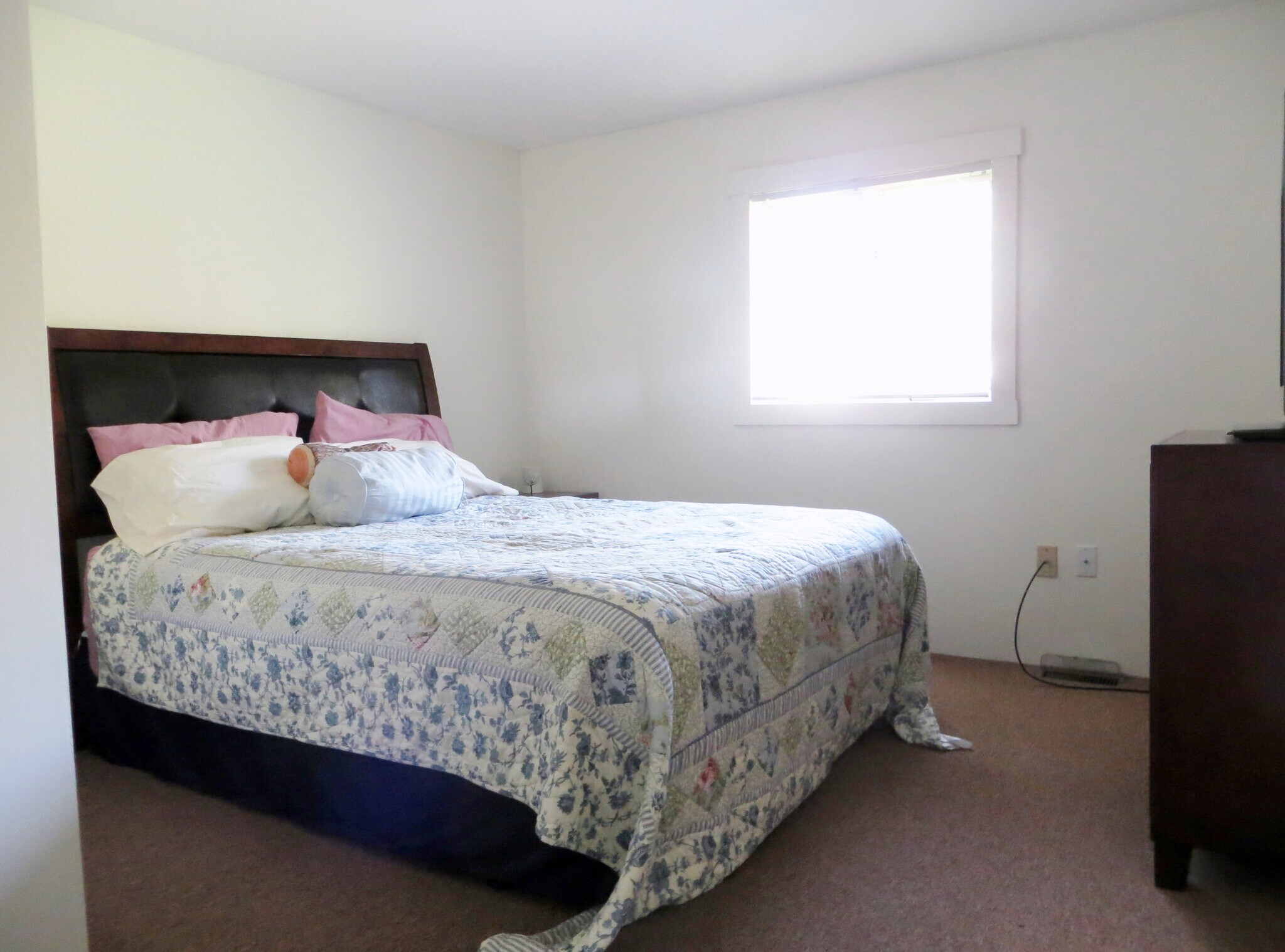Primary bdrm with 2 rooms - 82 Dill Rd