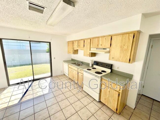 Primary Photo - 1719 Florence Ave