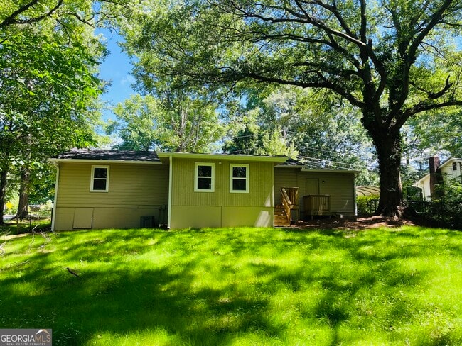 Building Photo - 31 Swan Dr