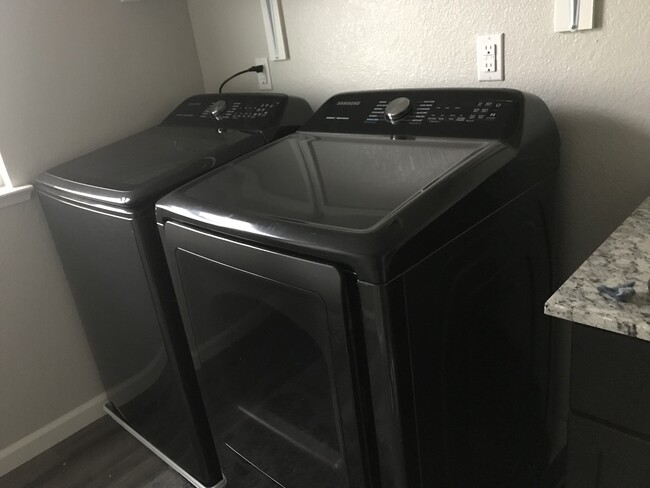 Laundry Washer & Dryer - 3100 Cityview Ter