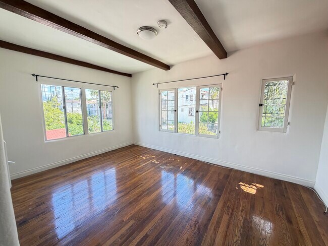 Building Photo - 229 S Westlake Ave