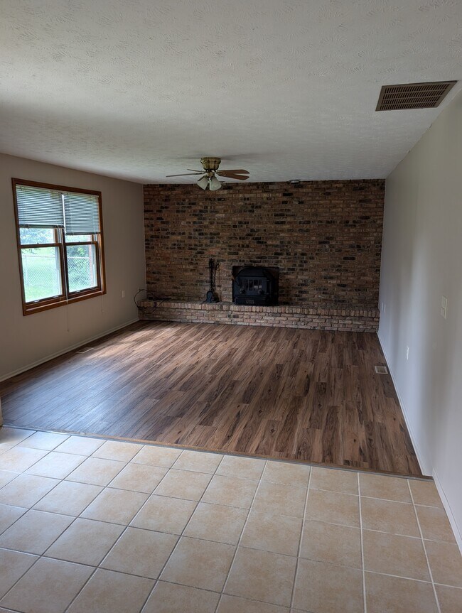 Building Photo - 549 Poplar Dr