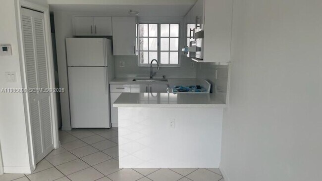 Building Photo - 3090 Bird Ave