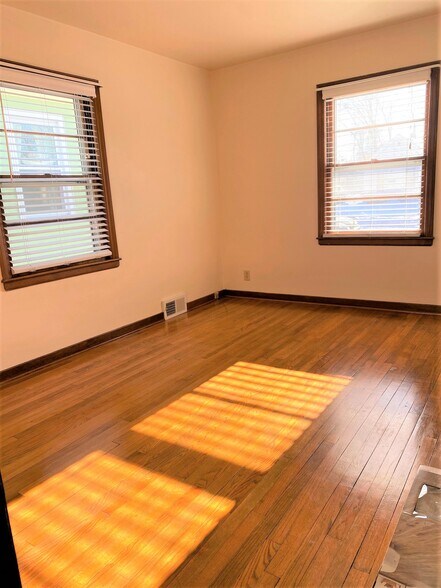 Bedroom with plantation blinds - 2802 Union St