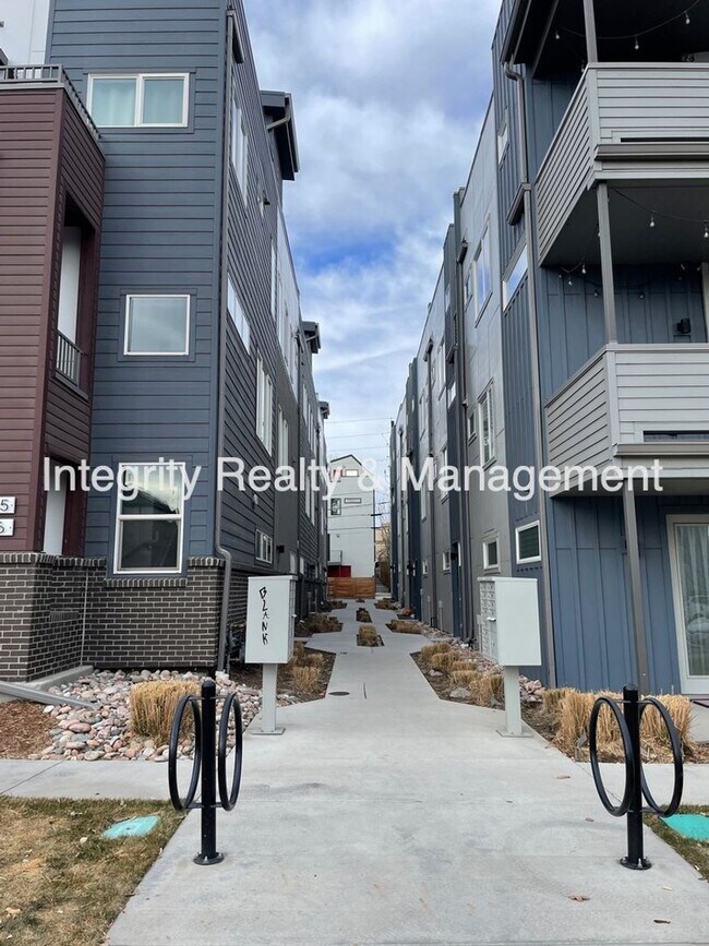 Building Photo - 2815 W 25th Ave