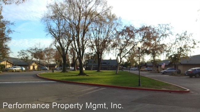 Building Photo - 3 br, 1 bath House - 76 W. Sierra Ave #108