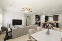 Building Photo - 1333 Red Hills Dr