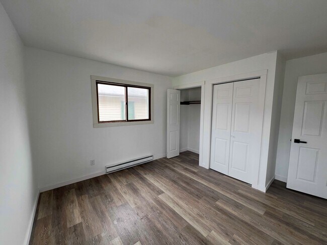 Building Photo - 909 Genrich St