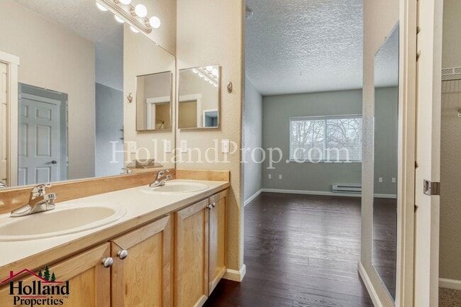 Building Photo - Bright Ground-Floor Condo with Private Patio in Beaverton