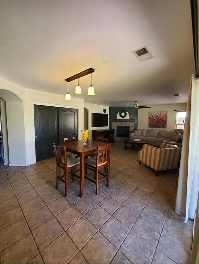 Building Photo - 7409 Sidewinder Dr NE