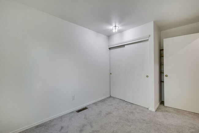 Building Photo - Updated 4 bed 2.5 bath in Sammamish!