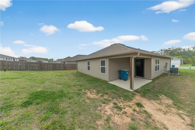 Building Photo - 4404 SW Sackett Ave