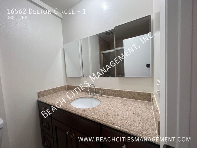 Building Photo - 16562 Delton Cir