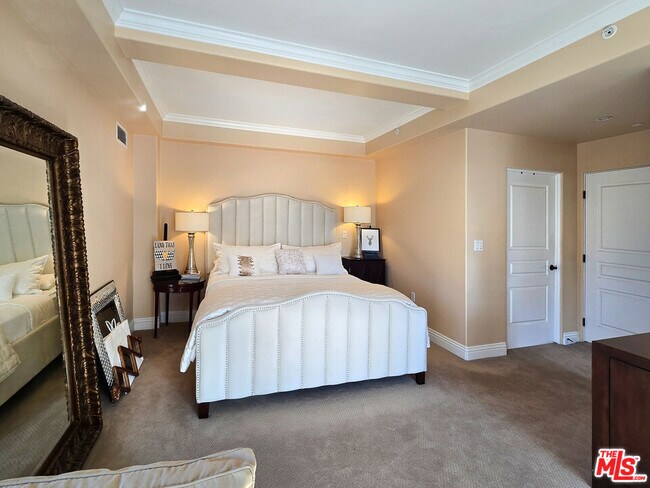 Building Photo - 10795 Wilshire Blvd