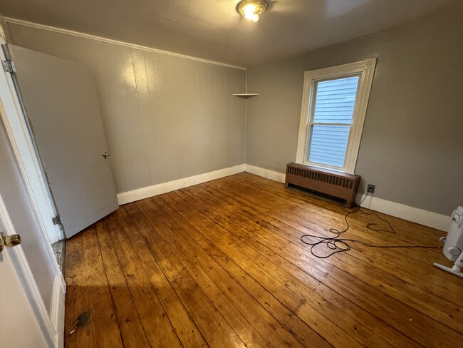 Master bedroom - 15 Pleasant Pl