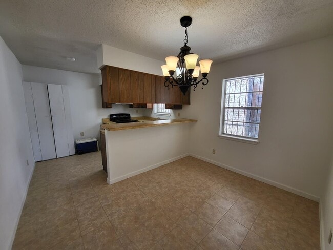 Building Photo - 216 N Meadow Ave