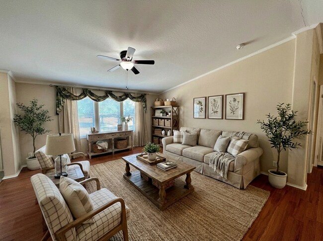 Building Photo - Spacious 4BD/3BA Home in Adkins with Chef's Kitchen & Dual Walk-In Closets!