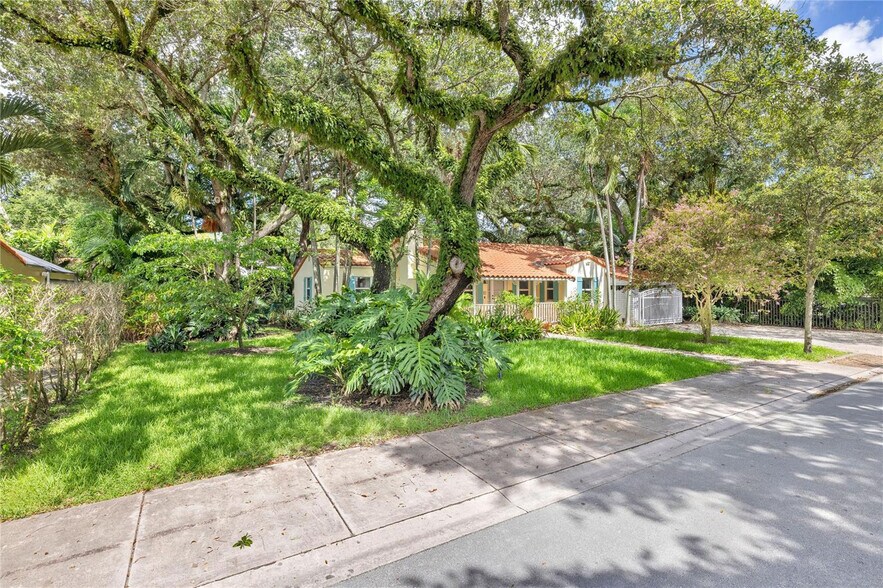 Building Photo - 1100 El Rado St