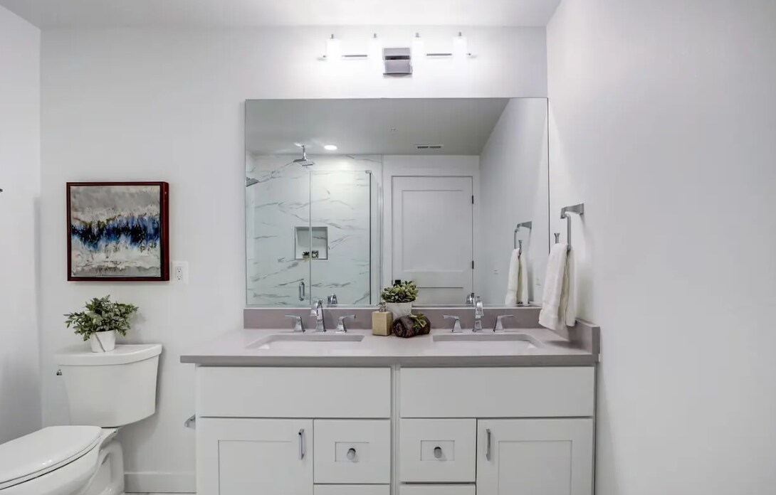 Building Photo - 1001 Bryant St NE