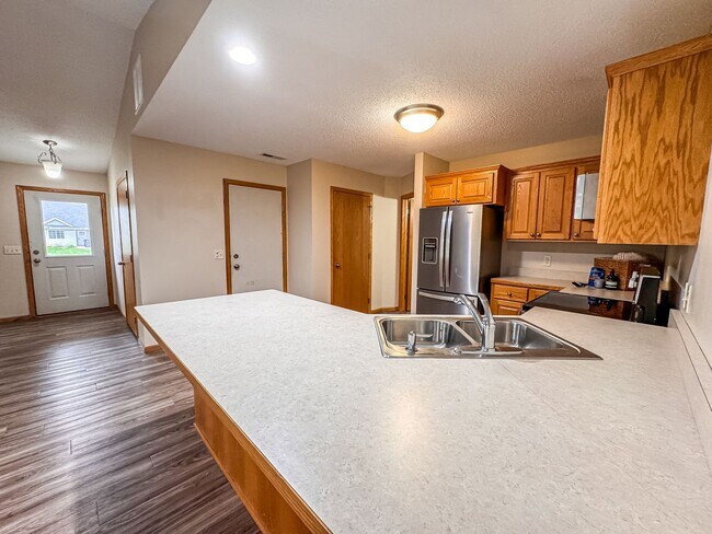 Building Photo - 2 Bedroom, 1 Bath Town Home