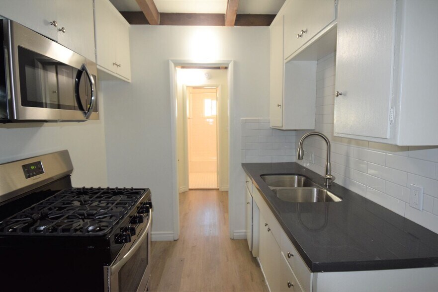 Building Photo - 6125 Whitsett Ave