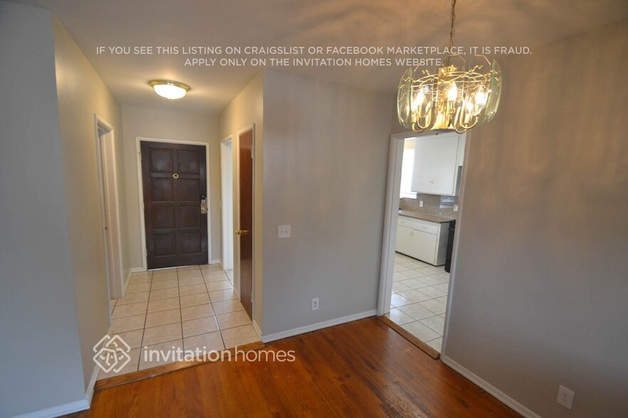 Building Photo - 2602 W 112th St