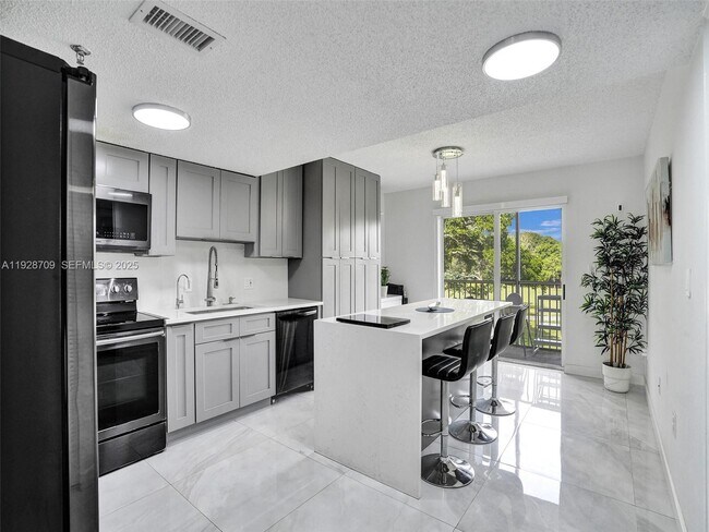 Building Photo - 9470 Tangerine Pl