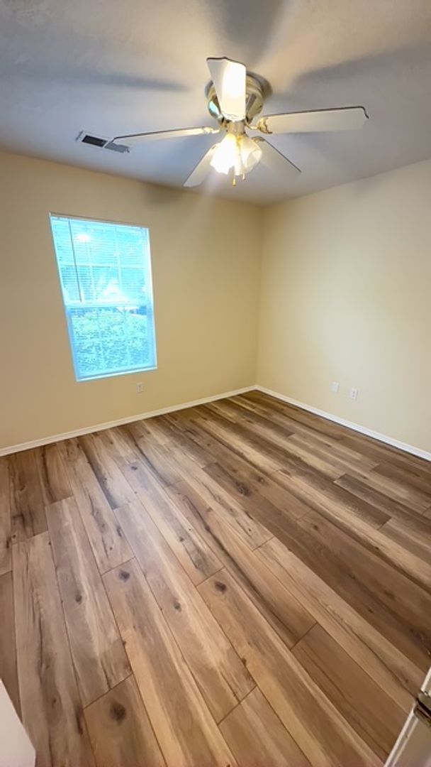 Building Photo - Discover this 3-bedroom, 2-bath home in northwest Albuquerque
