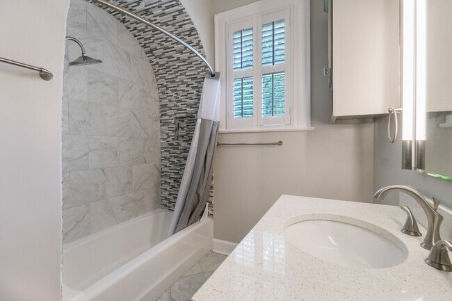 Building Photo - 1253 Magnolia Curve