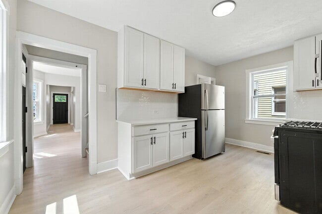 Building Photo - Fully renovated 3 bedroom home in Ambridge...