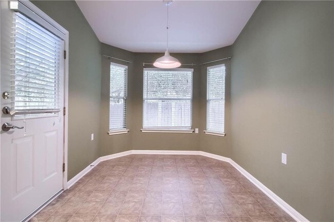 Building Photo - 1100 Emmitt Run