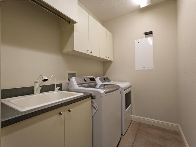 Building Photo - 7460 Paurotis Ct