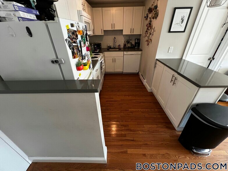 Building Photo - 134 Summer St