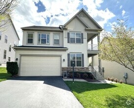 Building Photo - Gorgeous 5 Bedroom 4.5 Bath SFH in Bramble...