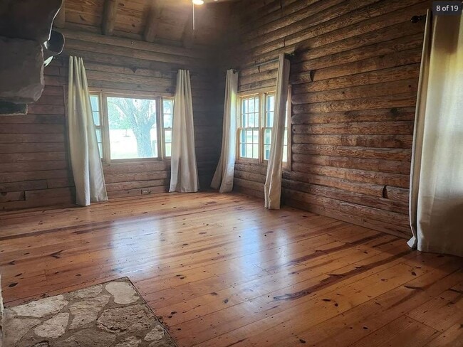 Building Photo - FOR LEASE!!!!!!!!!!