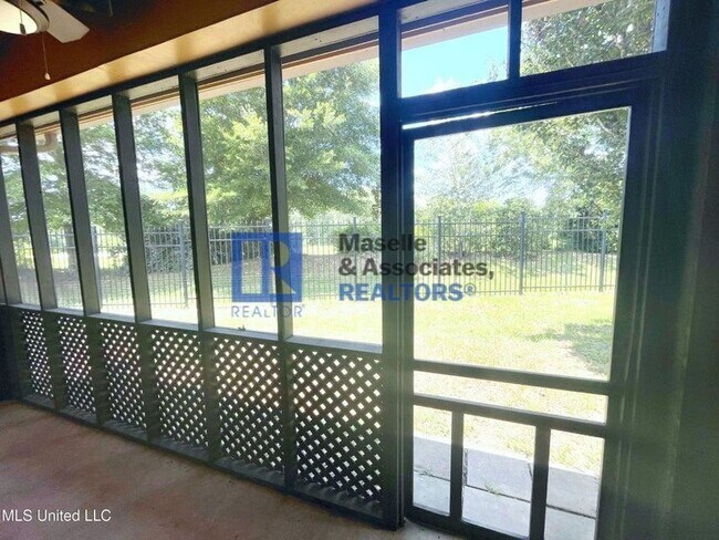 Building Photo - 3 bedroom/2 bath house in 042 Brandon!
