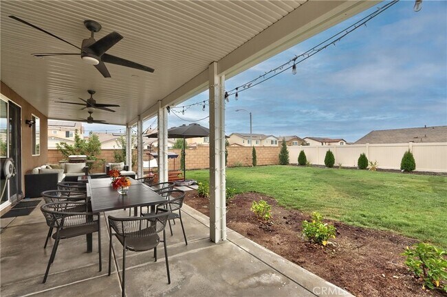Building Photo - 33063 Table Rock Dr