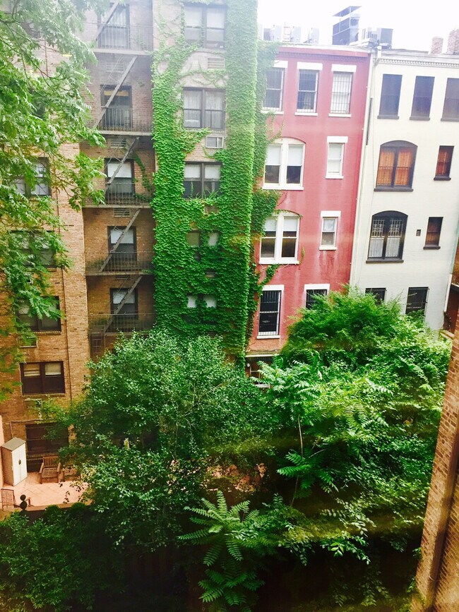 Building Photo - 32 W 86th St