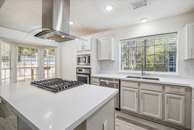 Building Photo - 143 W Village Knoll Cir