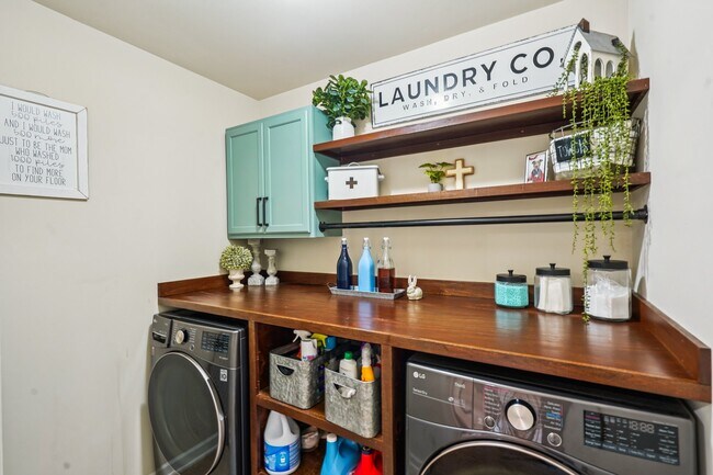 Building Photo - 115 Village Park Dr