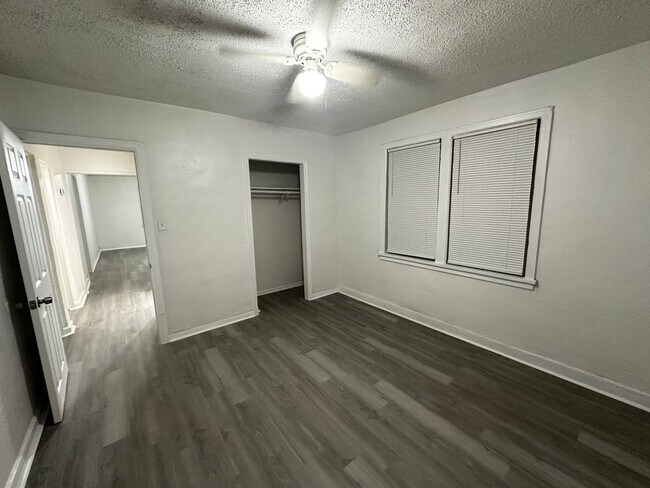 Building Photo - Move-In Ready Gem Near Downtown Orlando!