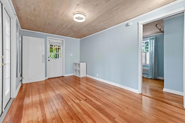 Building Photo - 424 51st St