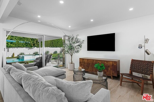 Building Photo - 2326 E Finley Rd