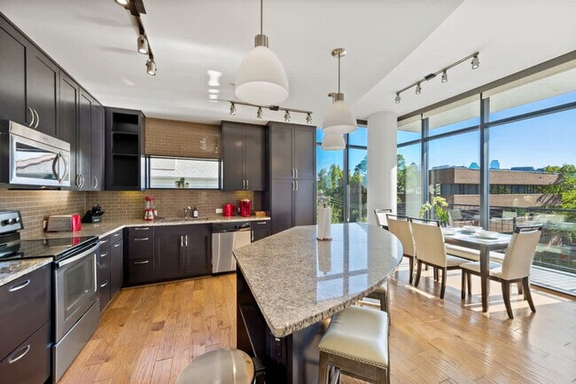 Building Photo - 101 Bowen St