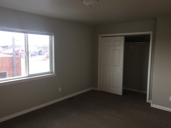 Building Photo - 730 10th St W