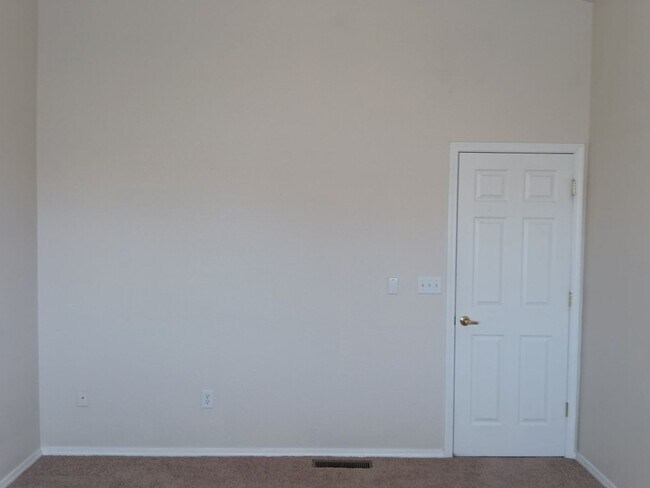 Building Photo - 3 Bedroom, 2.5 Bathroom Home! Schedule a Showing Today!