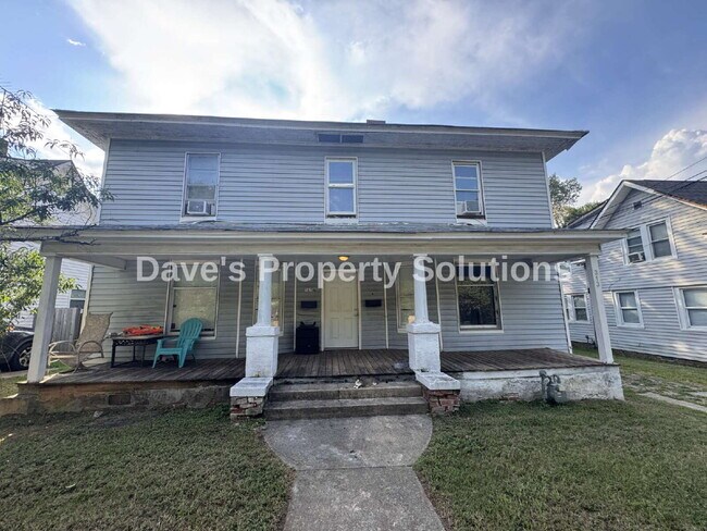 Building Photo - 313 4th St