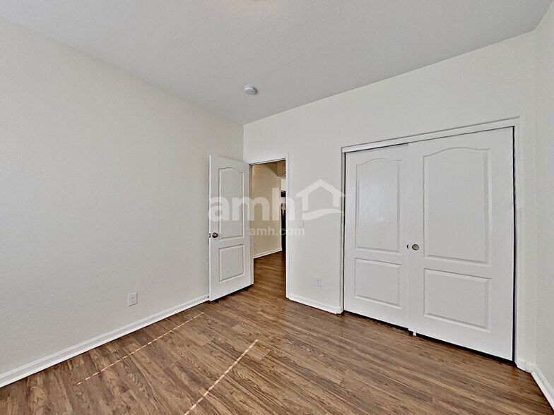 Building Photo - 42929 N Hudson Ct