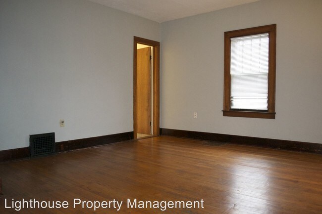 Building Photo - 224 Lyon St NE