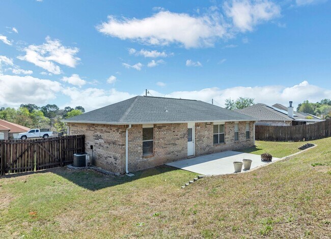 Building Photo - Renovated 3BR/2BA All-Brick Home | South C...